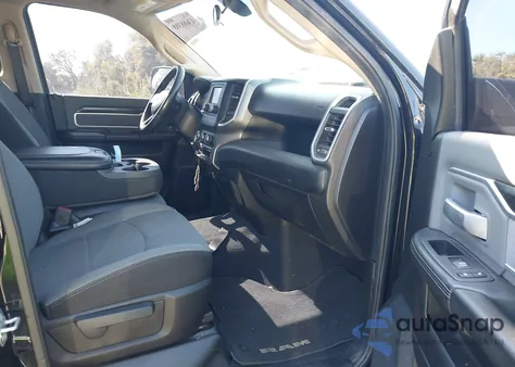 2019 Ram 2500 Big Horn 4X4 6'4 Box z USA, uszkodzony, nr VIN 3C6UR5DJ0KG689003